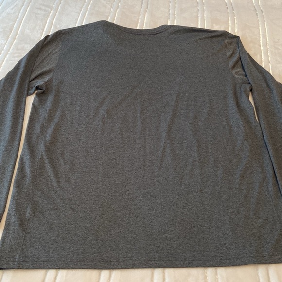 The Nike Tee dry fit Yale long-sleeve shirt, size XL - Picture 8 of 8